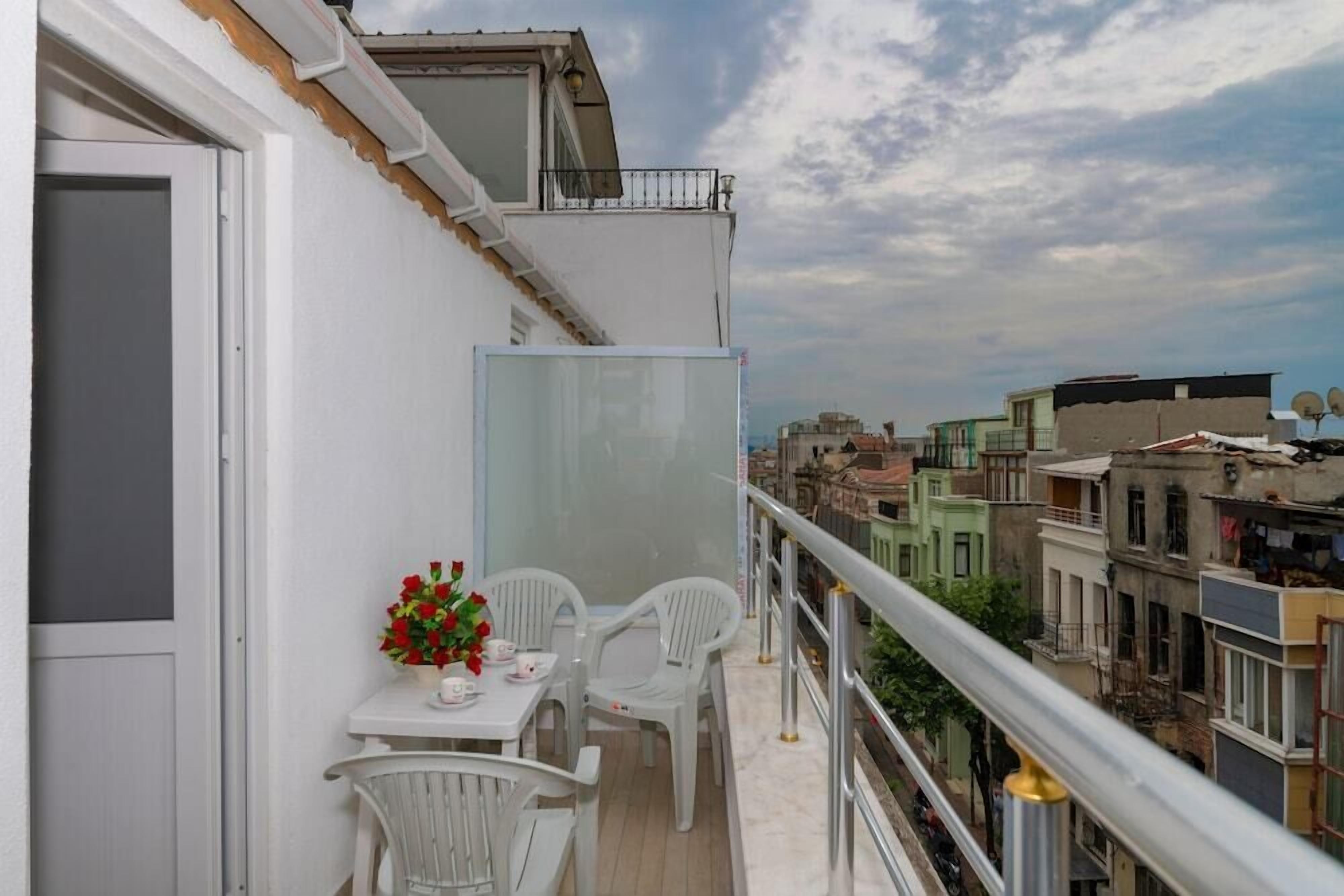 Raimond Hotel — Photos 2
